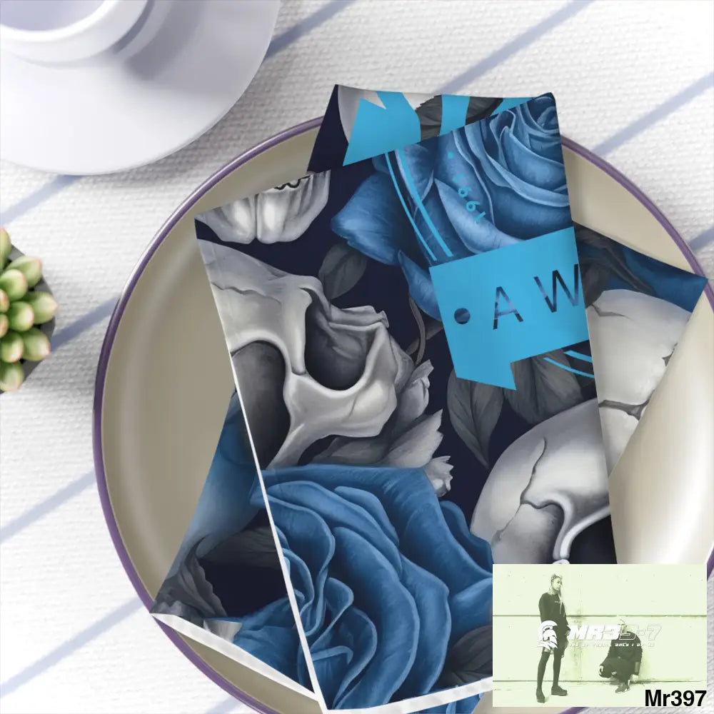 A Who Dares Wins Gothic Skulls & Roses Napkins 4-piece set / White / 19’’ × 19’’ Accessories