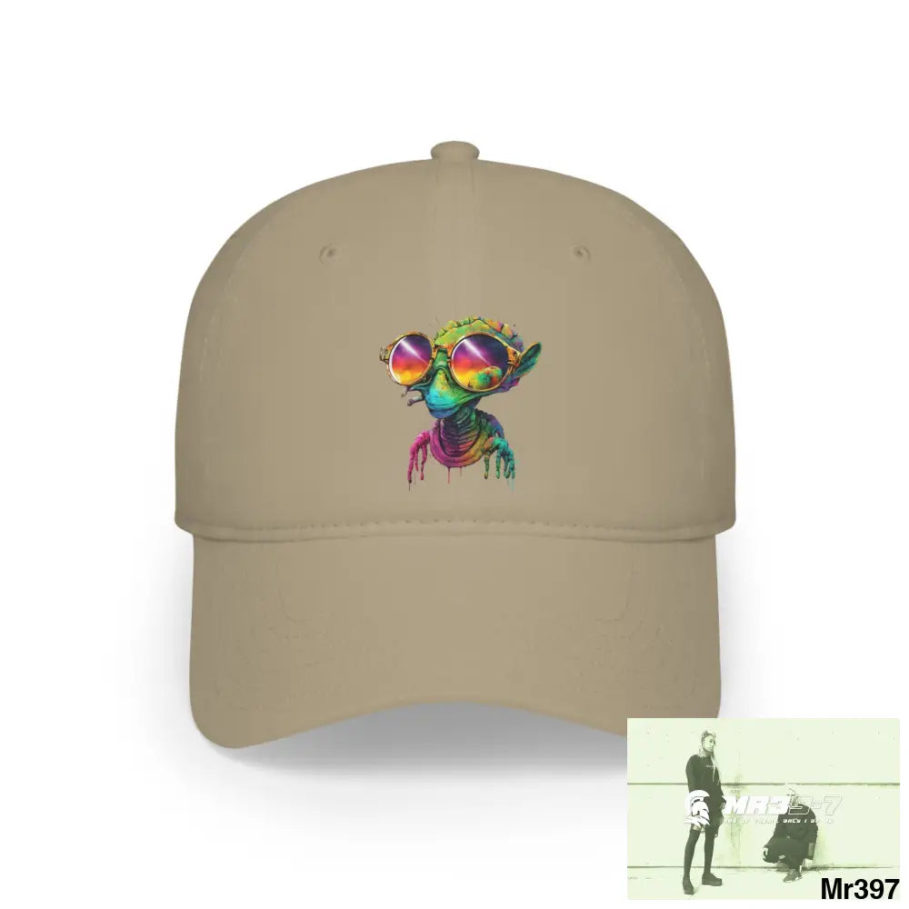 Alien in cool sunglasses Low Profile Baseball Khaki / One size Hats