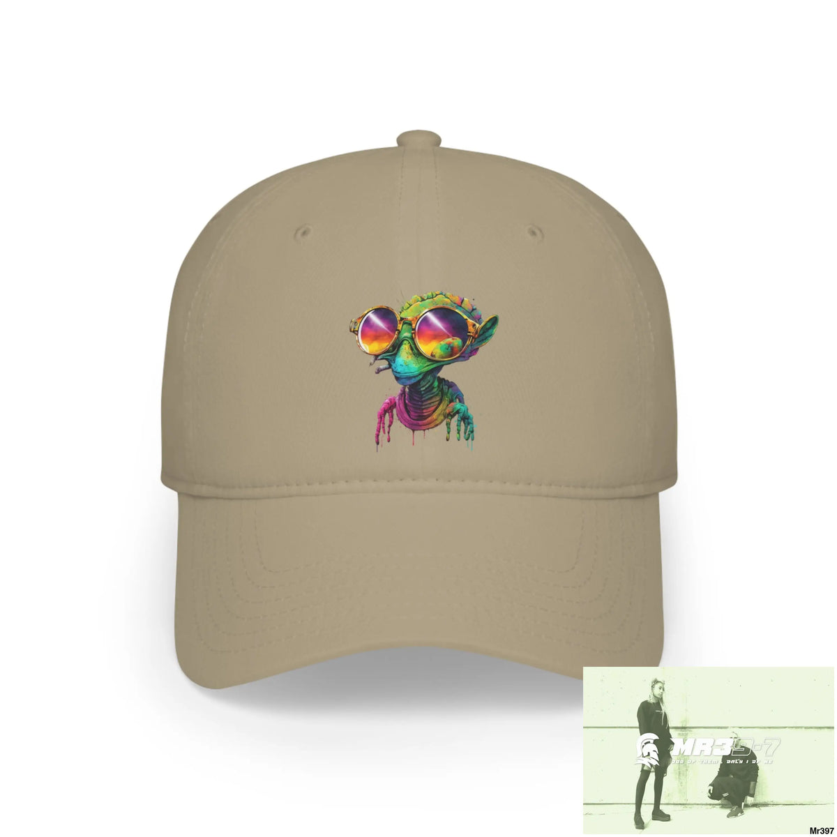 Alien in cool sunglasses Low Profile Baseball Khaki / One size Hats