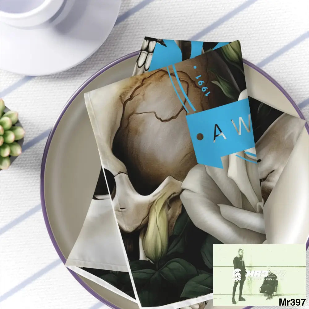 A Who Dares Wins Gothic Skulls & Roses Napkins 4-piece set / White / 19’’ × 19’’ Accessories