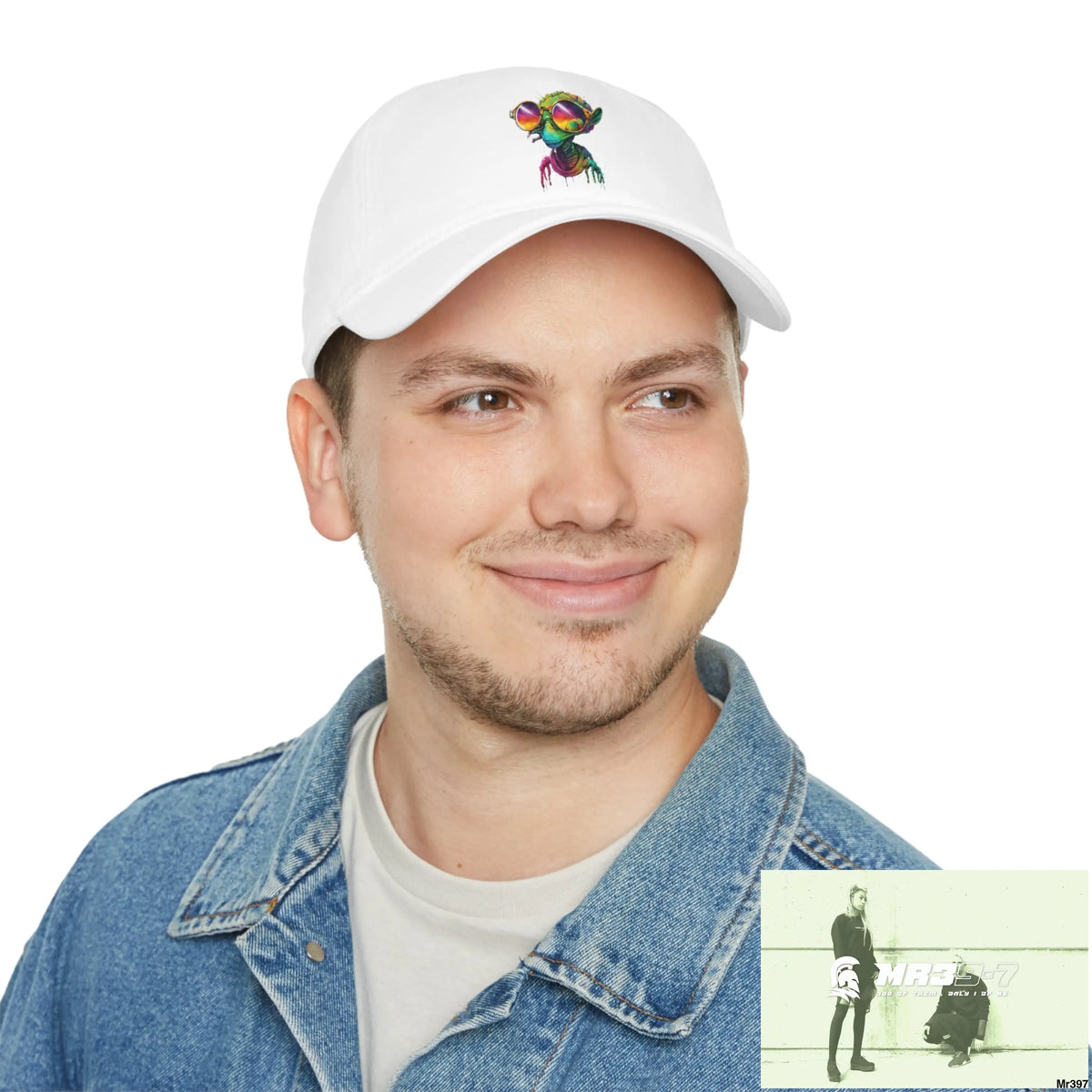 Alien in cool sunglasses Low Profile Baseball Hats